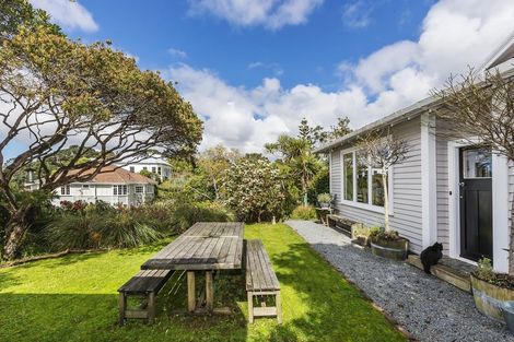 Photo of property in 7 Moana Road, Kelburn, Wellington, 6012