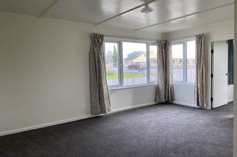 Photo of property in 3190 Great North Road, New Lynn, Auckland, 0600