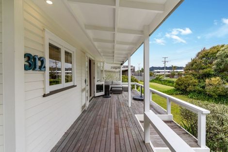 Photo of property in 312 Ocean Road, Whangamata, 3620