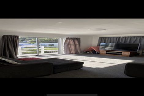 Photo of property in 3 Lomond Street, Newlands, Wellington, 6037