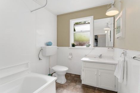 Photo of property in 111 Golf Road, Paraparaumu Beach, Paraparaumu, 5032