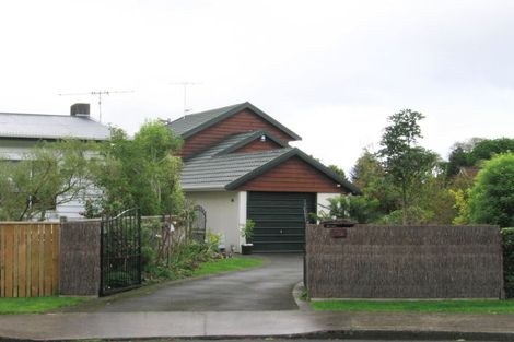 Photo of property in 6 Iti Grove, Waikanae, 5036