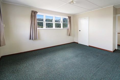 Photo of property in 8 Compton Crescent, Taita, Lower Hutt, 5011