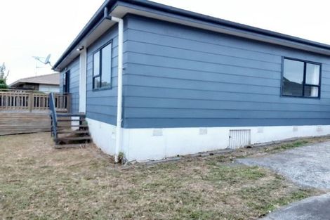 Photo of property in 2/7 Barbados Drive, Unsworth Heights, Auckland, 0632