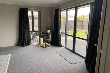 Photo of property in 22 Linkwater Way, Parklands, Christchurch, 8083