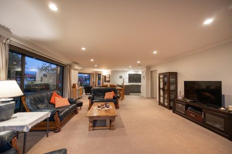 Photo of property in 47 Geneva Terrace, Kelvin Grove, Palmerston North, 4414
