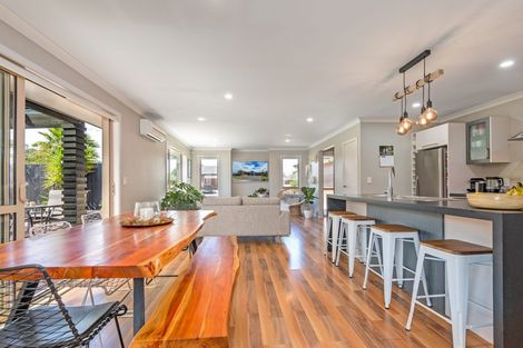 Photo of property in 5 Galea Grove, Kelvin Grove, Palmerston North, 4414