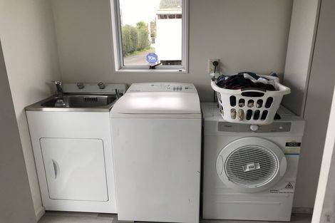 Photo of property in 28 Rewarewa Road, Te Atatu Peninsula, Auckland, 0610