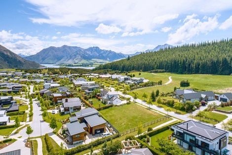 Photo of property in 49 Forest Heights, Wanaka, 9305