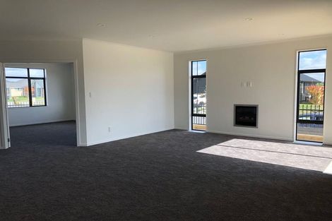 Photo of property in 12 Kaaka Street, Cambridge, 3434