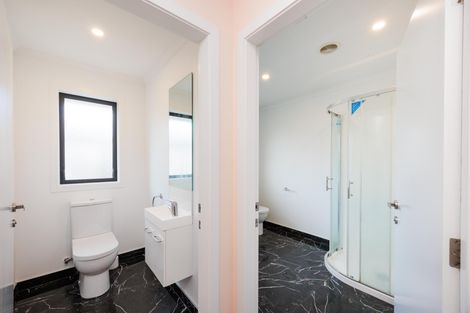 Photo of property in 5 Cyprus Place, Fitzherbert, Palmerston North, 4410