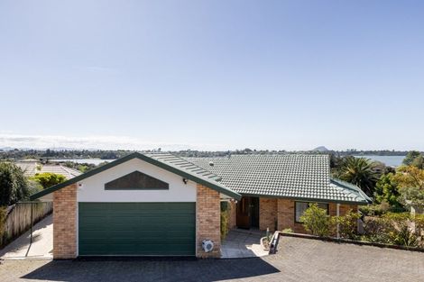 Photo of property in 32 Downing Place, Welcome Bay, Tauranga, 3112