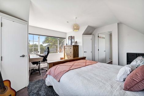 Photo of property in 5 Tamati Place, Merrilands, New Plymouth, 4312