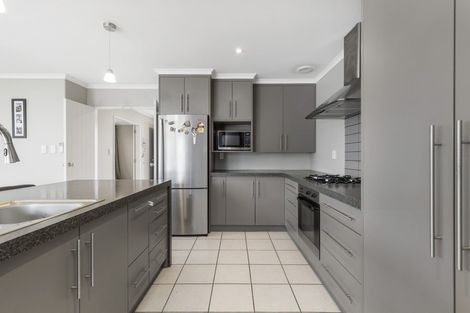 Photo of property in 15 Parkwood Place, Huntington, Hamilton, 3210