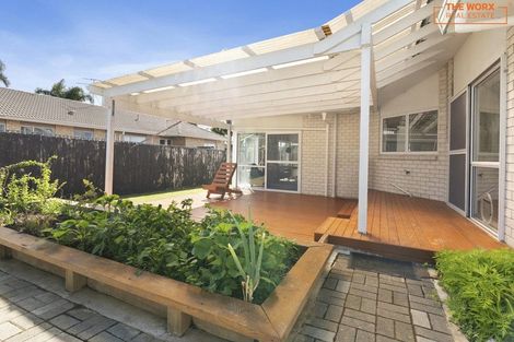 Photo of property in 6 Aristoy Close, Conifer Grove, Takanini, 2112