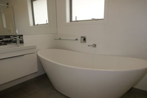 Photo of property in 11 Kotare Street, Waikanae, 5036