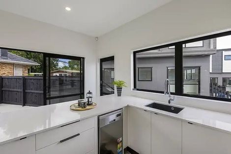 Photo of property in 11e Barrie Avenue, Papatoetoe, Auckland, 2025