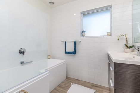 Photo of property in 24 Lilburn Crescent, Massey, Auckland, 0614