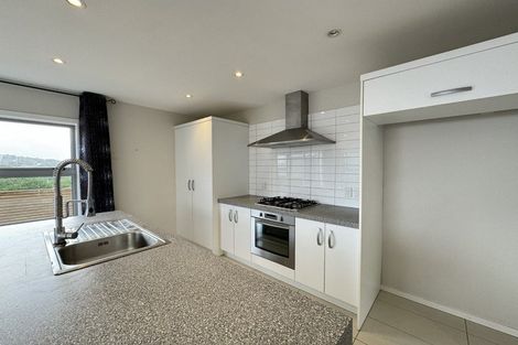 Photo of property in 61 Tamworth Crescent, Newlands, Wellington, 6037