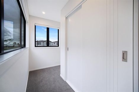 Photo of property in 1 Aramata Road, Papakura, 2110
