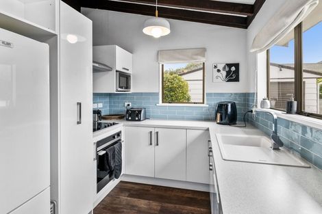 Photo of property in 18a Kanawa Street, Waikanae, 5036