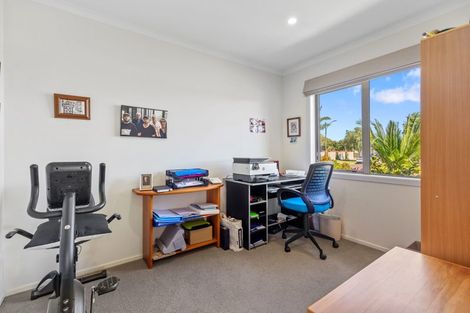 Photo of property in 16 Popata Close, Papamoa Beach, Papamoa, 3118