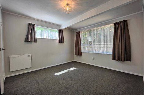 Photo of property in 5a Robert Street, Newlands, Wellington, 6037