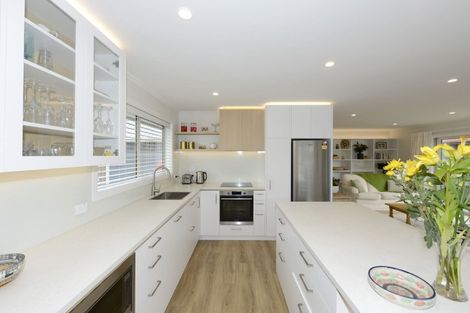 Photo of property in 11 Ludecke Place, Sockburn, Christchurch, 8042