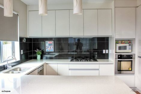 Photo of property in 4 Kirikiri Drive, Papakura, 2110