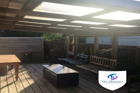 Photo of property in 2/41 Challen Close, Conifer Grove, Takanini, 2112