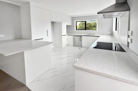 Photo of property in 13 Winnie Close, Acacia Bay, Taupo, 3330