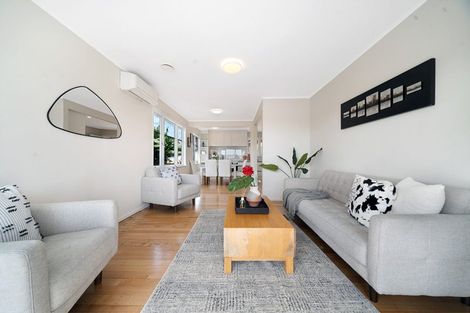 Photo of property in 48a Beaubank Road, Kelston, Auckland, 0602