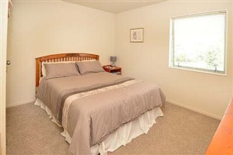 Photo of property in 2 Tyrico Close, Unsworth Heights, Auckland, 0632