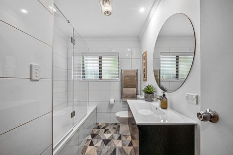 Photo of property in 51 Makiri Street, Helensville, 0800