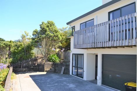 Photo of property in 21 Ladbrooke Drive, Newlands, Wellington, 6037