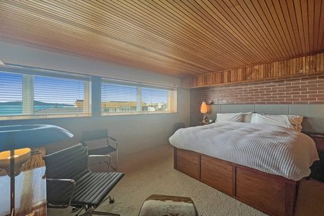 Photo of property in Seaview Apartments, 4/64 Milford Road, Milford, Auckland, 0620