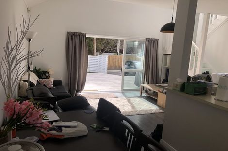 Photo of property in 2/18 Reid Road, New Lynn, Auckland, 0600