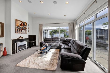 Photo of property in 27 Montague Grove, Stratford, 4332