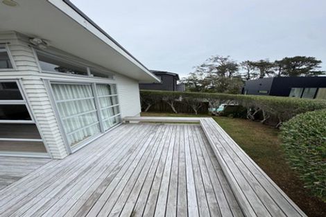 Photo of property in 8a Glenfield Road, Birkenhead, Auckland, 0626