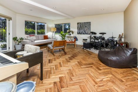 Photo of property in 1/9 The Esplanade, Castor Bay, Auckland, 0620
