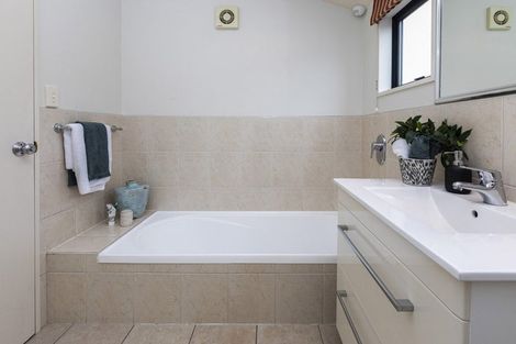 Photo of property in 57 Main Road, Redcliffs, Christchurch, 8081