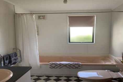 Photo of property in 18 Melrose Road, Island Bay, Wellington, 6023