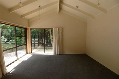 Photo of property in 33 Deanna Drive, West Harbour, Auckland, 0618