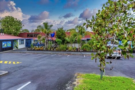 Photo of property in 114 Colwill Road, Massey, Auckland, 0614