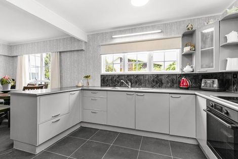 Photo of property in 1/6 Mahuta Grove, Northcote, Auckland, 0627