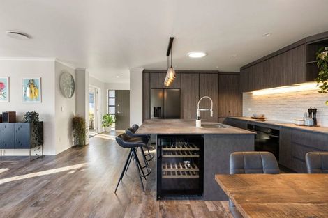 Photo of property in 28 Madison Street, Cambridge, 3434