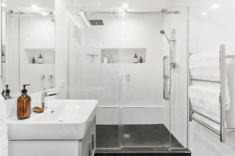 Photo of property in 66 Verbena Road, Birkdale, Auckland, 0626