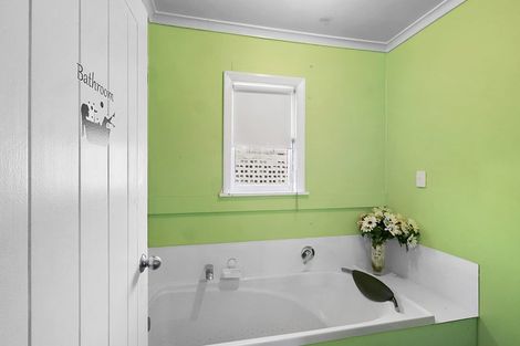 Photo of property in 95 Pioneer Road, Moturoa, New Plymouth, 4310