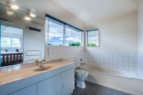 Photo of property in 2/6 Marsh Avenue, Forrest Hill, Auckland, 0620