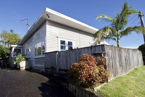 Photo of property in 2/6 Spencer Road, Pinehill, Auckland, 0632